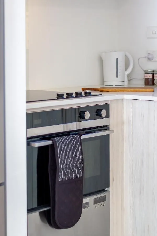 Central City Escape 1 Bed 1 Bath Near Hagley Park Christchurch Apartment